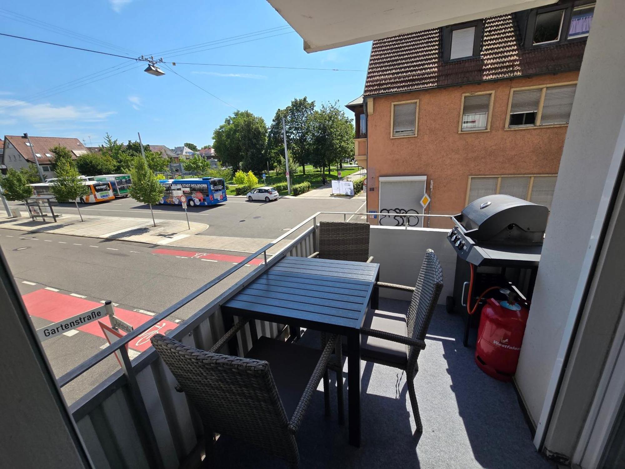 Unter Den Daechern Grillen In Bester Lage Innenstadt Stellplatz Heilbronn Extérieur photo